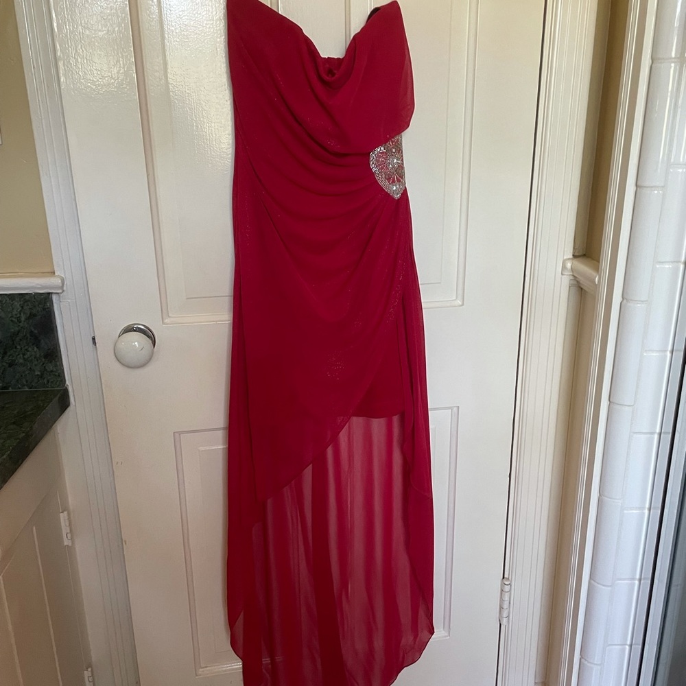 Hi low red dress with a little sparkle to it